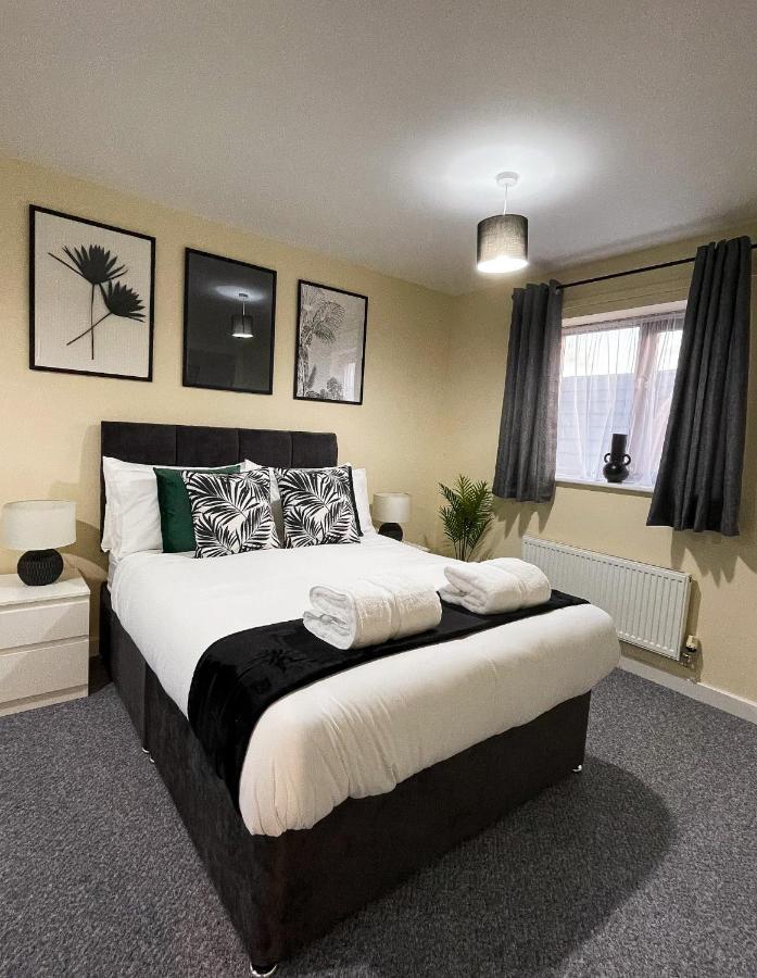 Majestic House - Serviced