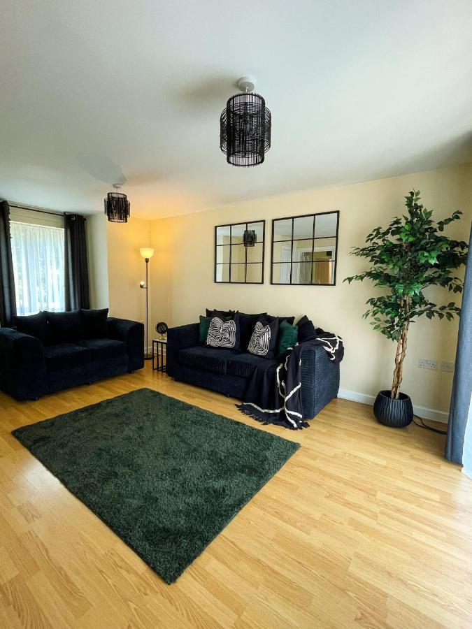 Majestic House - Serviced