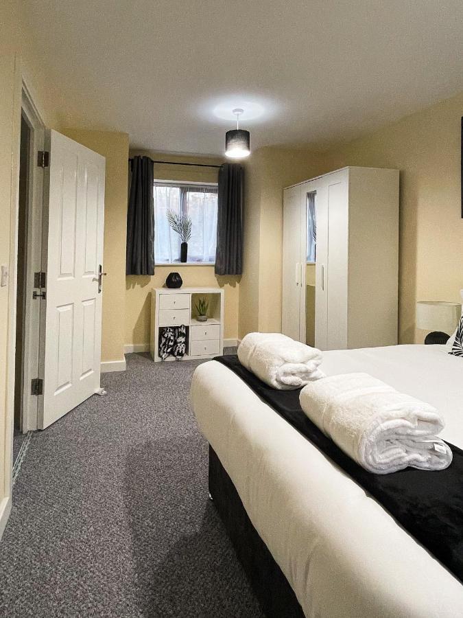 Majestic House - Serviced Holiday home Milton Keynes