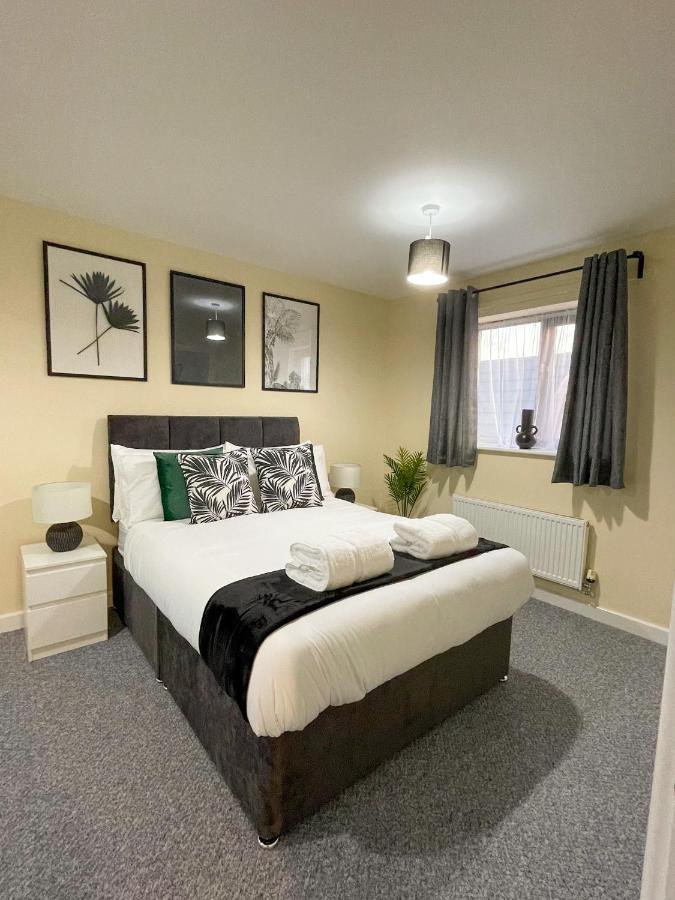Majestic House - Serviced
